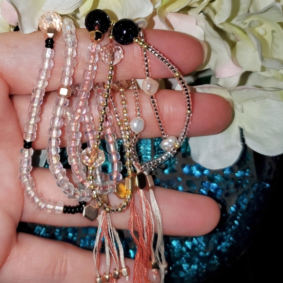 Elegant Pullstring Bracelet in Pinks and Golds - Picture 6 of 7